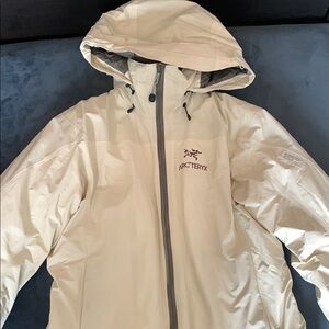 Arc'teryx Women's Ski Jacket in Cream